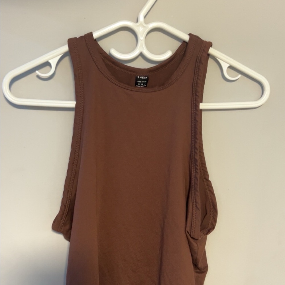 SHEIN 4pcs Pack Crew Neck Tank Tops - Picture 3 of 10